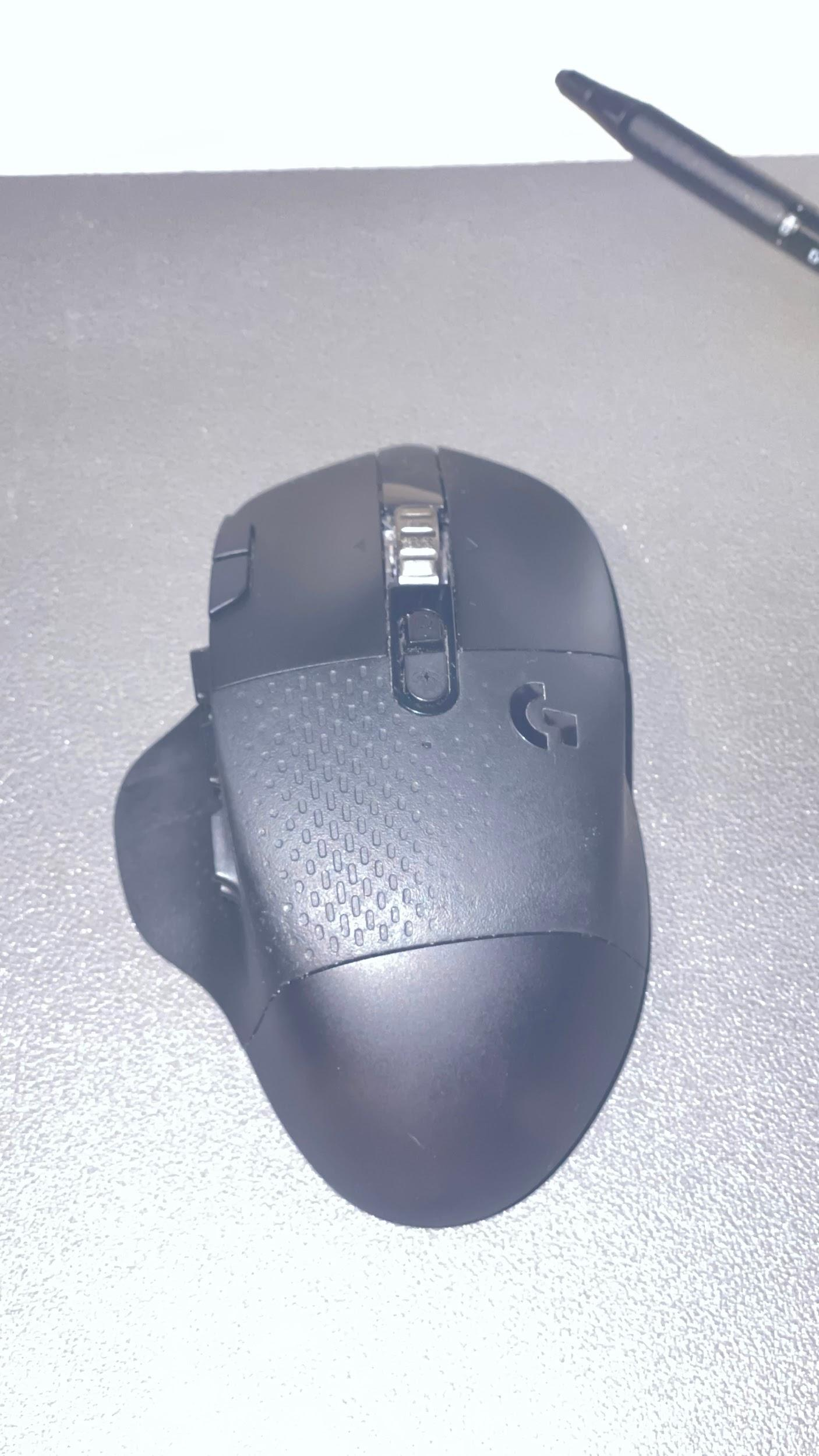 Top-down view of the Logitech G604 showing scroll wheel and top buttons